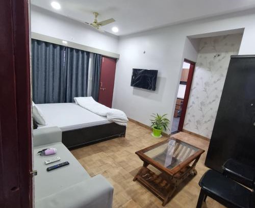 Indore Apartment | Cozy Leela Home Stay Indore with Kitchen & Balcony