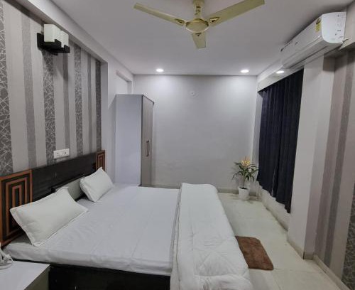 Indore Apartment | Cozy Leela Homestay Indore - Family-Friendly One BHK