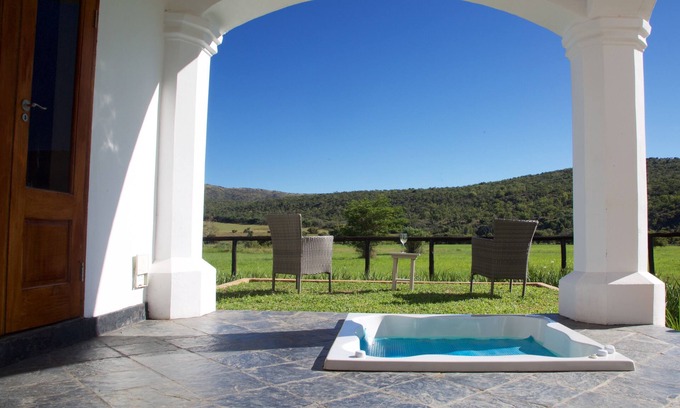 Atoom Cabin | Unforgettable Stay at Leeuwenhof Country Lodge & Spa