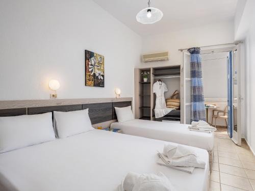 Khora Sfakion Apartment | Oceanfront Lefka Ori: Family-Friendly Hotel with Breakfast