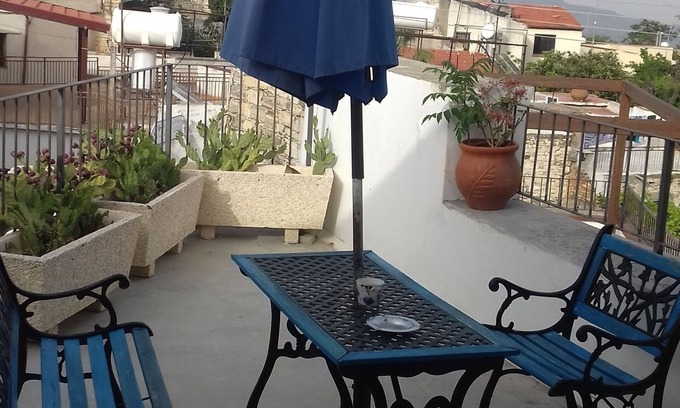 Pano Lefkara Apartment | Discover Lefkara View: Family-Friendly with Breakfast Included