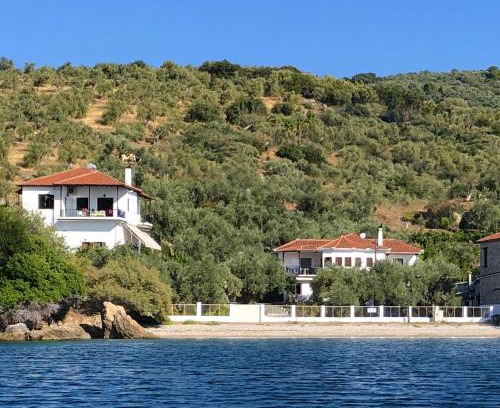 Horto Apartment | Experience Lefkothea Studios: Oceanfront Bliss & Hot Tub