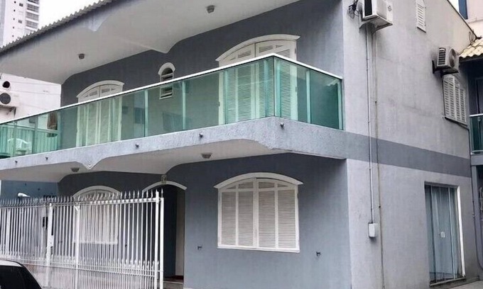 Centro House | Ideal Retreat for Groups with Pool and Billiards Access