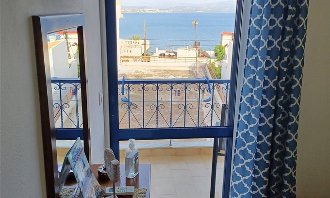 Agia Galini Apartment | Beautiful Lefteri's Rooms II with Oceanfront Pool Access