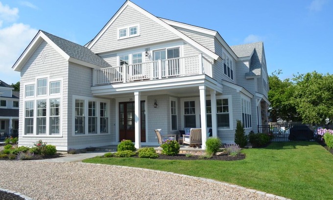 Popponesset House | Unmatched Comfort at Leg-A-Sea Beachside Vacation House
