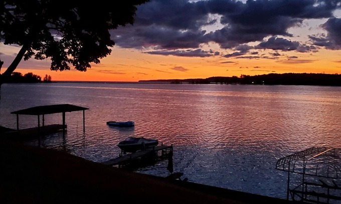 Sterling House | Discover Legacy: Modern Lakehouse with Spa & Hot Tub