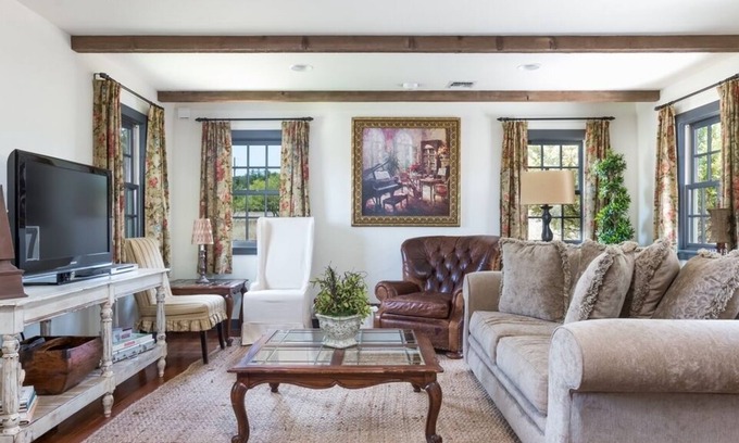 Fredericksburg House | Legacy Ranch Guest Houses: just 8 minutes from Main St on private gated ranch