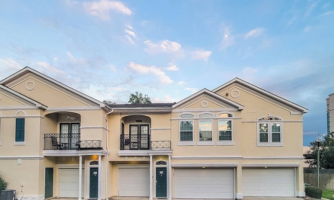 Gulfport Villa | Idyllic Oceanfront Villa with Pool and Breakfast Included