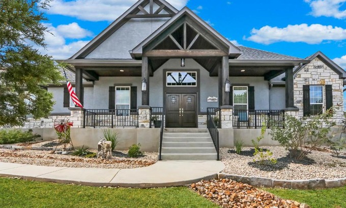 Spring Branch House | Discover Legends at Canyon Lake: Family-Friendly Retreat