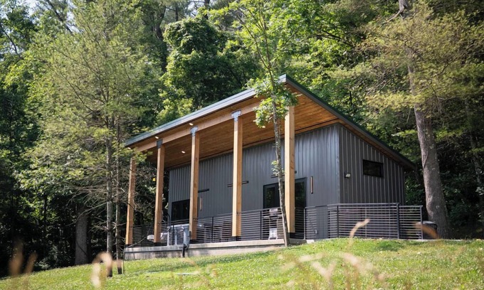 Logan Cabin | Unwind at Legends Lane E - Hocking Hills with Pool & Spa