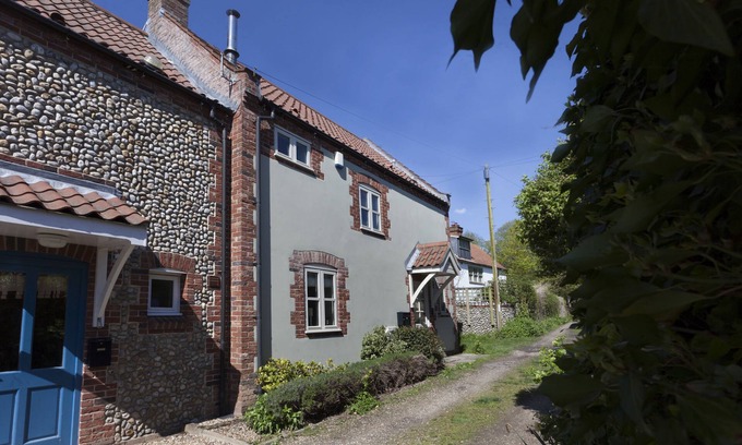Holt Cottage | Legion Cottages: Oceanfront Self-Catering Retreat for 4
