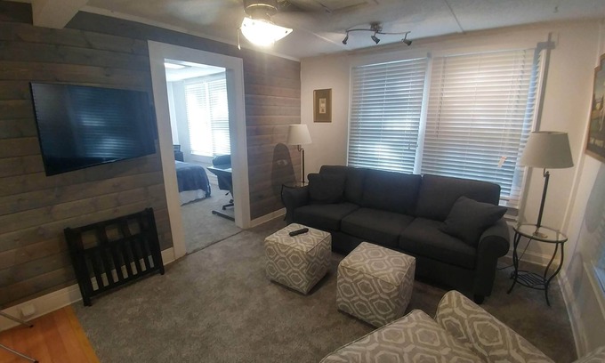 Tallahassee House | Cozy Downtown Guesthouse with Kitchen & Family-Friendly Perks