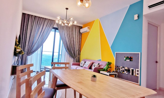 Medini Condo | Discover the Legoland Happy Wonder Suite with Pool & Breakfast