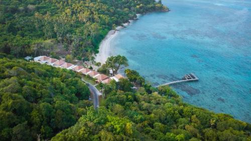 Karimun Jawa Resort | Inviting Legon Waru Cottage with Oceanfront Views