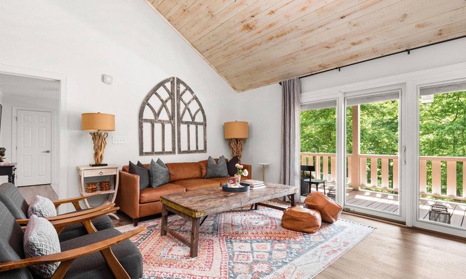 Franklin House | Discover Leiper's Fork Retreat: Perfect for Your Getaway