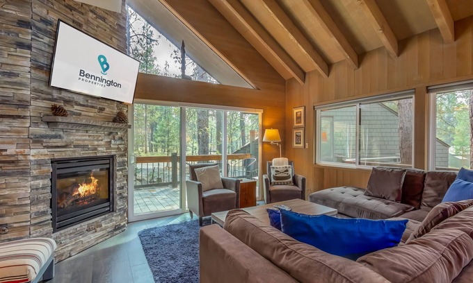 Overlook Park House | Family-Friendly Retreat with Hot Tub and Bunk Rooms