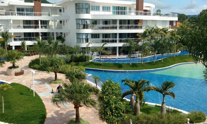 Ponta das Canas Apartment | Relaxation and Family Fun at Waterfall Retreat – 10/10 Rating