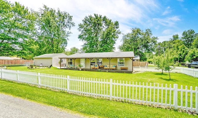 Lakeview House | Relaxing Retreat at Leisure by the Lake – Rated 10/10