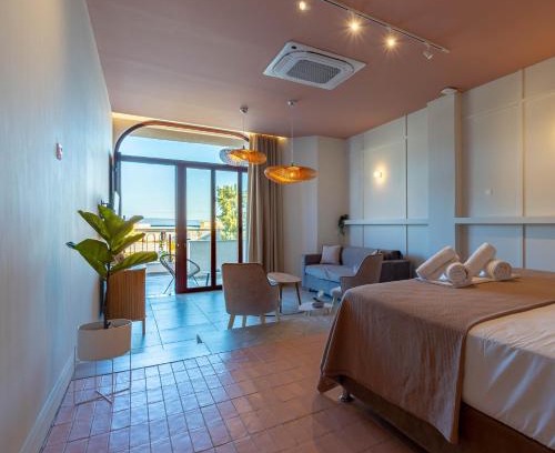 Nees Pagases House | Oceanfront Retreat with Sea View at Salt Apartments