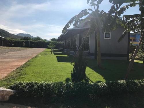 Nong Nam Daeng House | Exceptional Lek Village Khaoyai: Family-Friendly Retreat