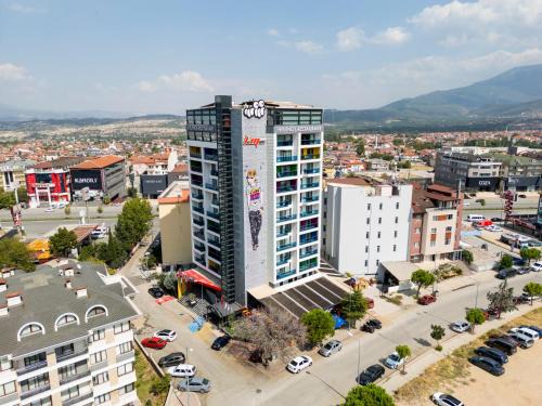Bagbasi Hotel | Discover Leman Otel: Family-Friendly with Hot Tub Access!