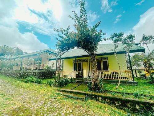 Kecamatan Sembalun House | Relax at Lembah Rinjani Villa & Resto Syariah with Family