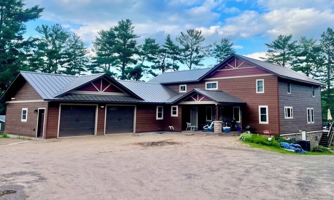 Sarona House | Family-Friendly Lemens Lodge on Long Lake with Great Amenities