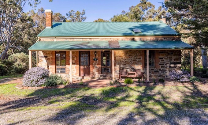 Moculta House | Discover Lemke Cottage in Barossa Valley - Guest Rated 9.1