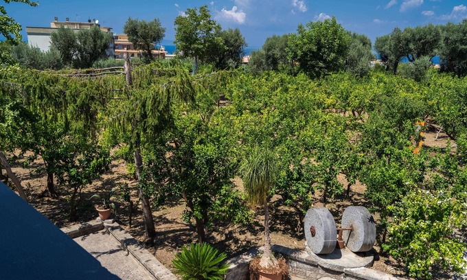 Sorrento House | Discover Lemon Factor Sorrento: Rated 9.6/10 with Spa & Hot Tub