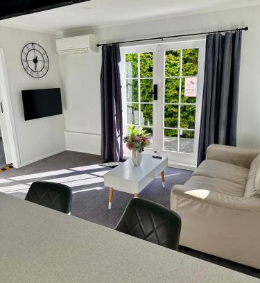 Tawa Apartment | Comfortable Lemon Tree Apartment Tawa - Breakfast Included