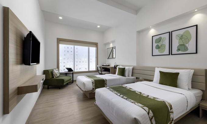 Sayajiganj Hotel | Experience Comfort at Lemon Tree Hotel Vadodra - 4-Star Stay