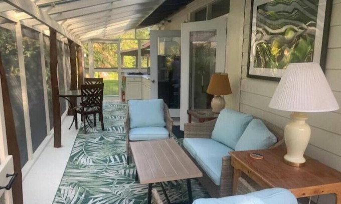 Mountain View Apartment | Pet-Friendly Lemon Tree Lanai with Family Amenities