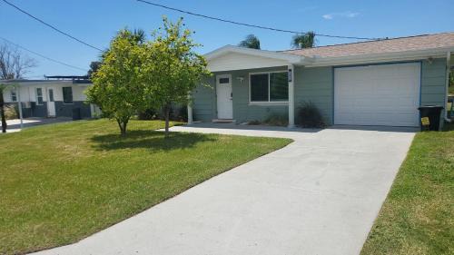 Pleasure Isles House | Lemon Tree Retreat