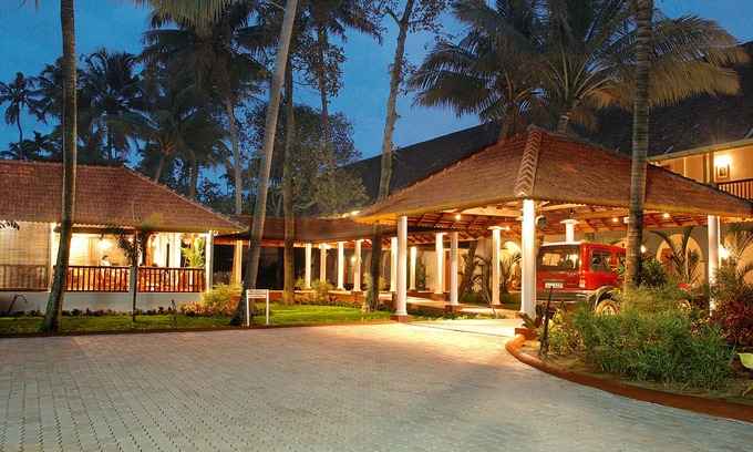 Muhamma Hotel | Relax at Lemon Tree Vembanad Lake Resort, Kerala