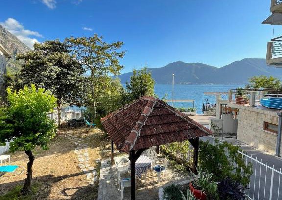 Orahovac House | Pet-Friendly Retreat at Lemon Tree Villa with High Ratings