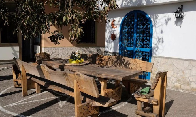 Licola Bed & Breakfast | Family-Friendly Lemontree House Bacoli with Breakfast & Kitchen