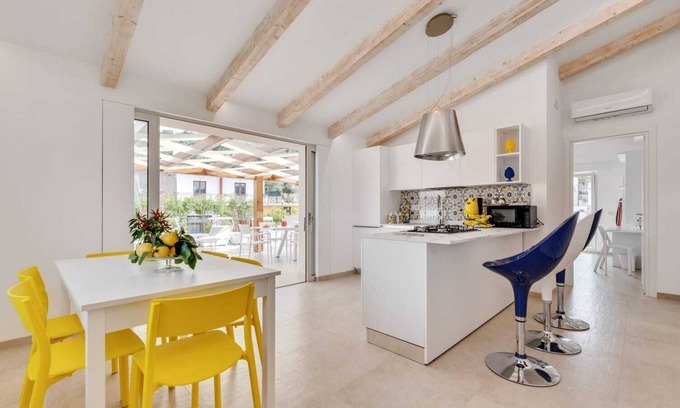 Massa Lubrense Apartment | Guest Rated: 10/10 at LeMoon Holiday Home with Ocean View