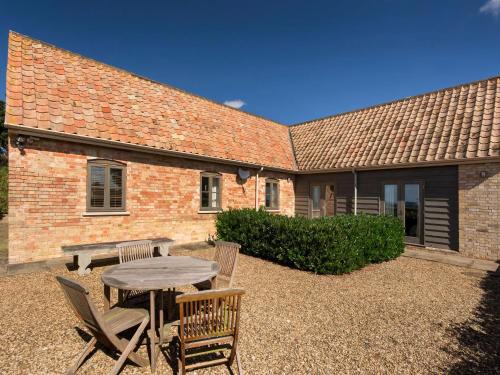 Clopton House | Pet and Child-Friendly Retreat at Len Cottage