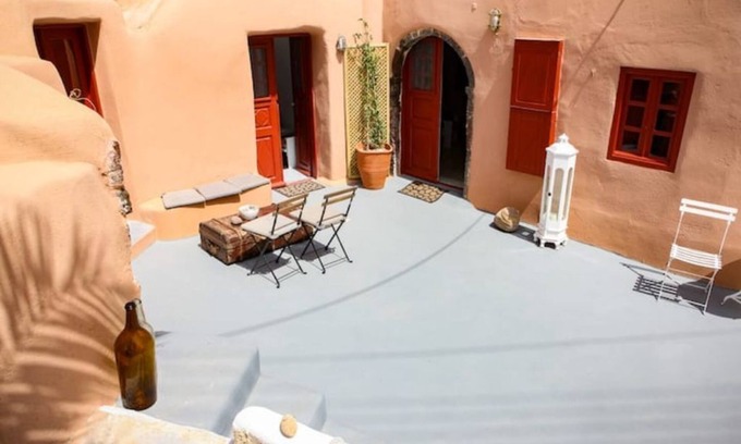 Finikia House | Explore Family-Friendly Comfort at Lena Caves 1