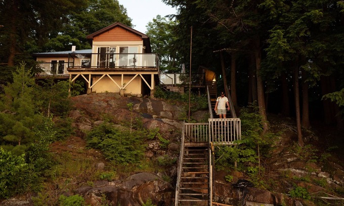 Muskoka Lakes Cottage | Relax at Lennys Lakehouse: Pet & Child Friendly Retreat