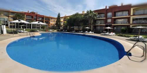Islantilla Apartment | Inviting Leo Islamar: Oceanfront Retreat with Pool & Pets