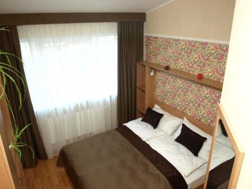 Yavory Hotel | Budget-Friendly Leon Hotel with Family Amenities & Hot Tub