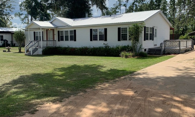 Donalsonville House | Top-Rated Lake Seminole Retreat for Friends & Family Fun