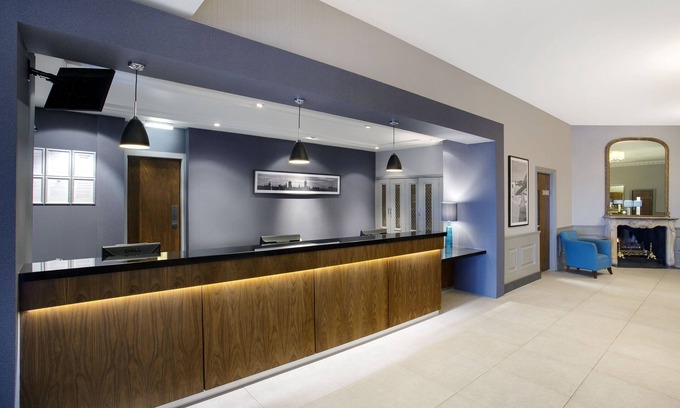 Dyce Hotel | Comfortable Leonardo Hotel near Aberdeen Airport with Dining