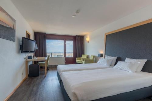 IJmuiden Hotel | Pet-Friendly Leonardo Hotel IJmuiden Seaport Beach Retreat