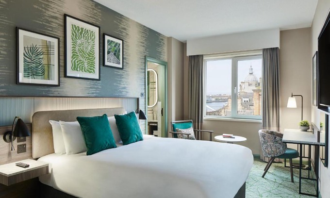 City Centre Glasgow Hotel | Elegant Leonardo Royal Hotel Glasgow with Prime Amenities