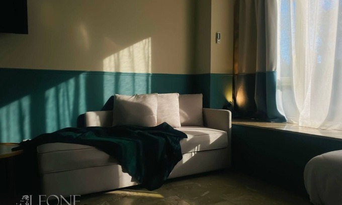 Castellammare Vucciria Bed & Breakfast | Discover Leone Suite B&B: Oceanfront Triple Room in Palermo