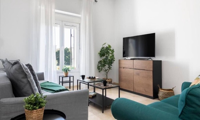 Triana Apartment | Leones Home, parking and river views.