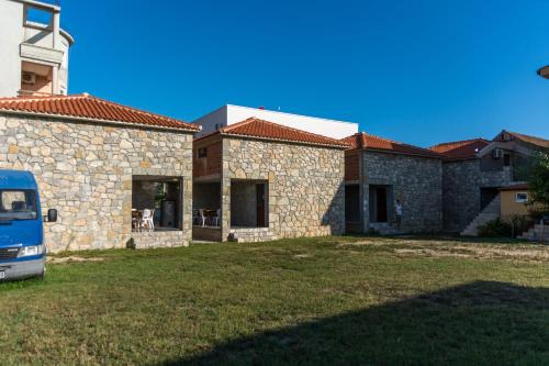 Bregvija House | Family-Friendly Stay at Leonida Resort with Great Amenities