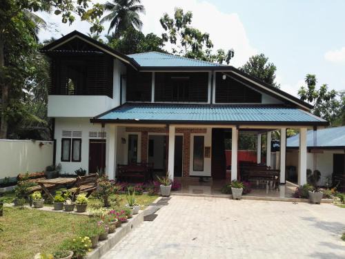 Divulapitiya Hotel | Family-Friendly Leopard Rock Retreat with Breakfast & Dining